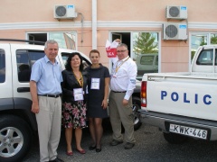 Zugdidi, 2012-09-30, przed budynkiem komendy Policji , od lewej: zastępca komendanta Policji TemurSadżaja,  Poseł Anna Paluch, tłumacz Regina Korzeniewska, Poseł Piotr Pyzik