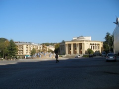 Centrum Kutaisi, fontanna i teatr